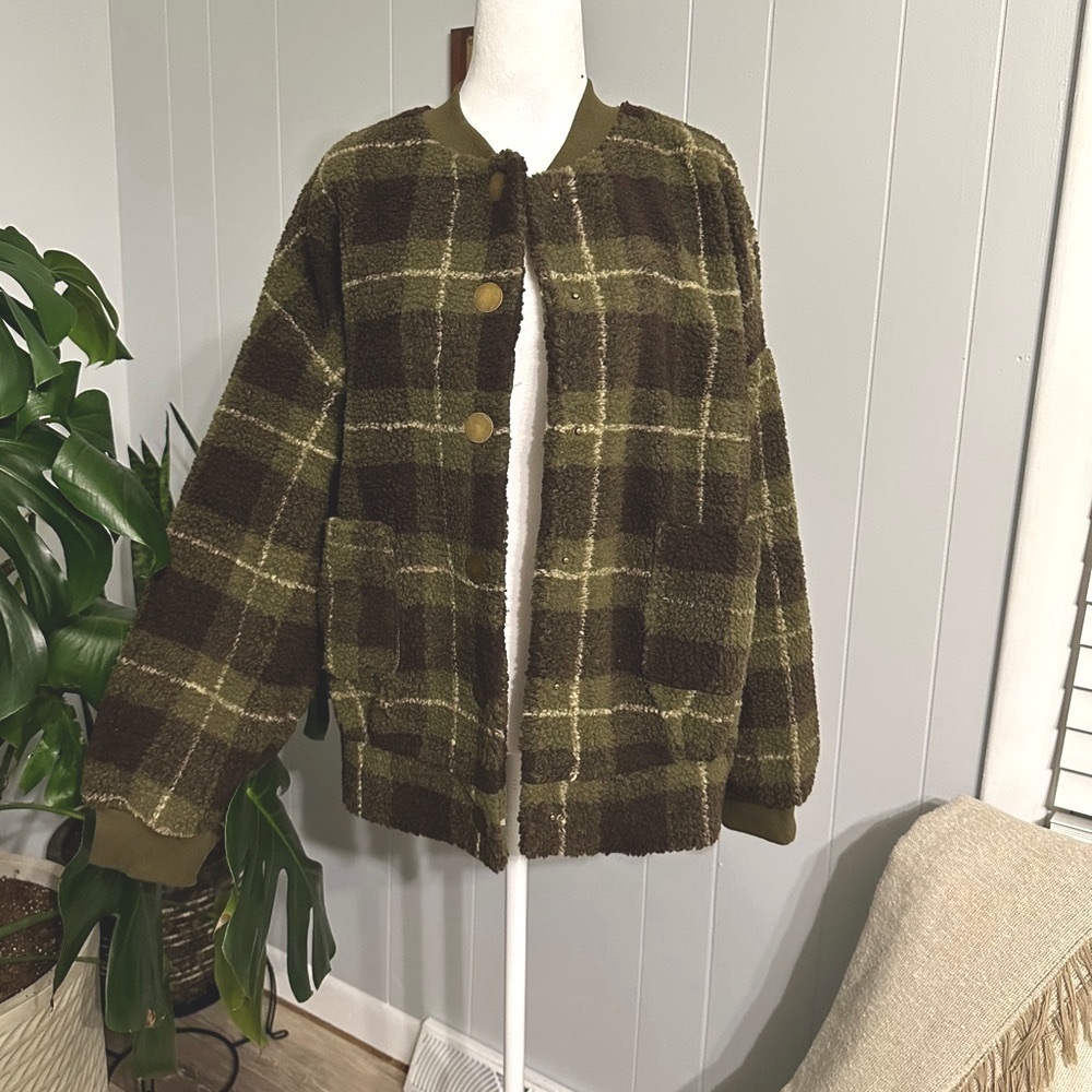 🛍️NEW 100% polyester lightweight but cozy jacket with lining size large